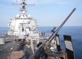 جنگنده های آمریکایی از ناو هواپیمابر آیزنهاور در دریای سرخ برای حمله به مناطقی در یمن برخاستند.