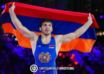 Malkhas Amoyan defeats Turkish wrestler becoming three-time European champion