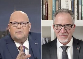 كاتب إسرائيلي لمذيع بريطاني: تريدون إدانة ضحايا غزة.. أنتم منافقون