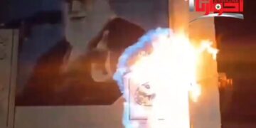 حرق صورة خامنه اي