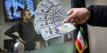 یک نمایند مجلس ایران : قیمت دولار به ۹۰ و ۱۰۰ هزار تومان برسد یعنی فروپاشی اقتصادی کشور