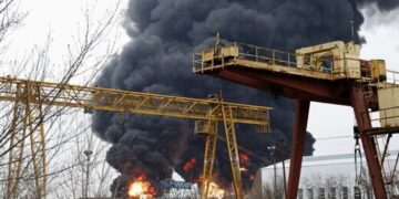 حريق هائل في عبادان للبتروكيماويات