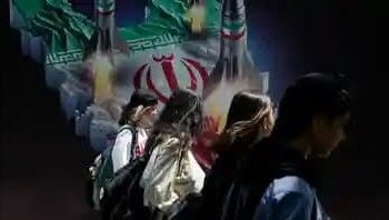 طالب أكثر من 230 ناشطاً سياسياً واجتماعياً  بالانتقال إلى الديمقراطية وفصل الدين عن الدولة