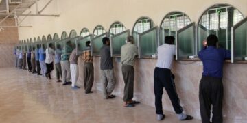 مسئول سالن ملاقات در زندان شیبان احواز از ملاقات کودکان با خانواده هایشان را ممنوع کرد